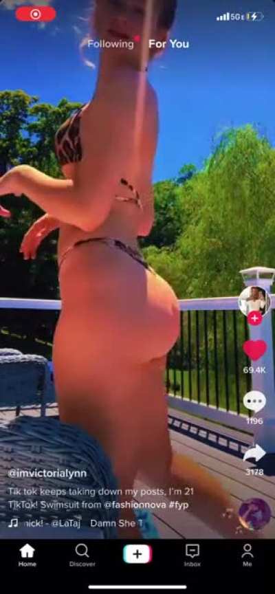 Bubble ass red head 🍑