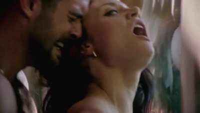 Birthday Babe: Leah Gibson in Rogue [S1E3-2013]