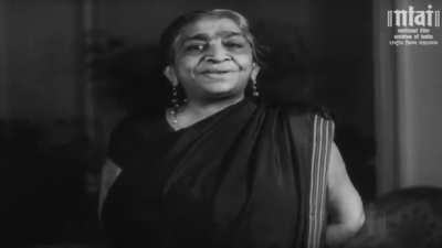 Noted Poetess &amp;amp; Freedom Fighter Sarojini Naidu fondly known as the 'Nightingale of India' appeared in the Hindi version(1947) of the Tamil film Meera(1945) to introduce M.S Subbulakshmi
