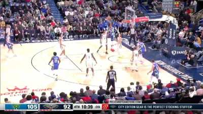 [Highlight] The Pelicans give Giannis space and he JAMS it home off the Jrue pass
