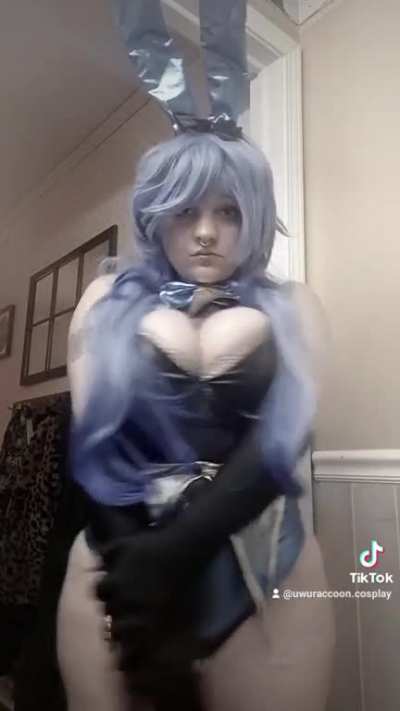 Jiggly thick busty cosplay girl @uwuraccoon.cosplay