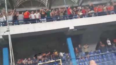 CRNOGORCI PROVOCIRAJU &amp;amp; &Scaron;IKANIRAJU BOSANSKE NAVIJAČE (VIDEO) (+18)