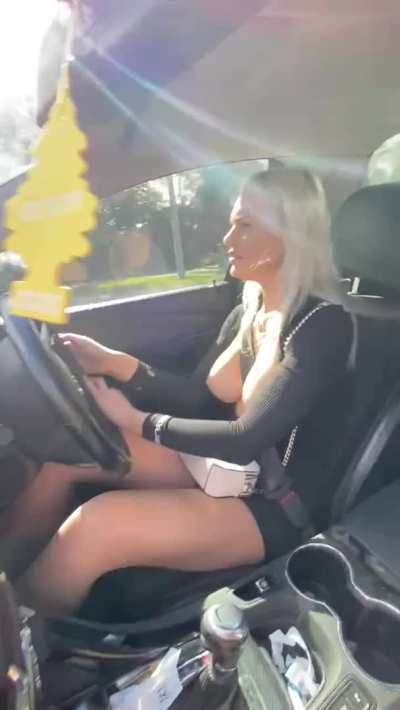 Sun&rsquo;s out, tits out (not OC)