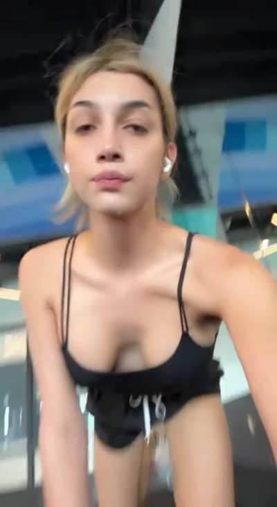 Would u be ashamed to tell ur friends you'd sex with me?
