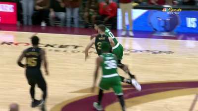 [Highlight] Jayson Tatum jams it over Jarrett Allen to tie the game late in the 4th quarter