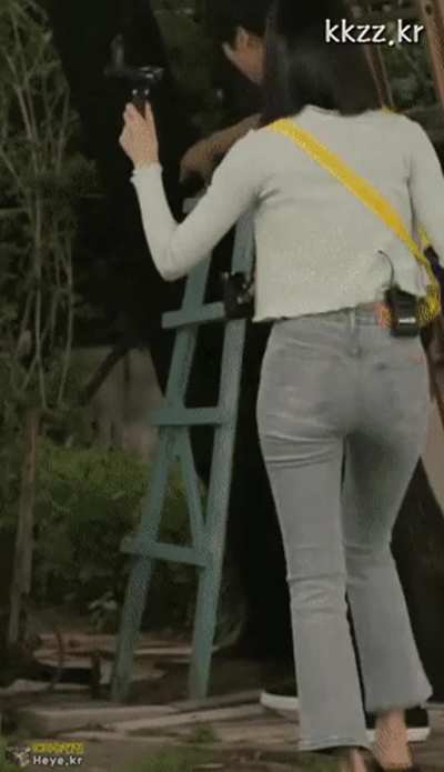 Lovelyz Yein Wide Hips