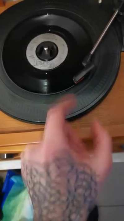 Wow I can't believe how crisp Beethoven's sounds on this vinyl player