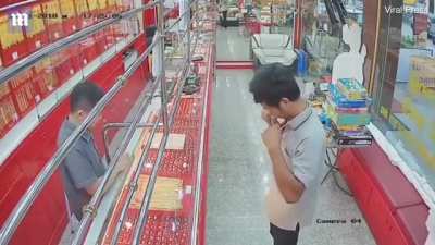 To rob a jewellers