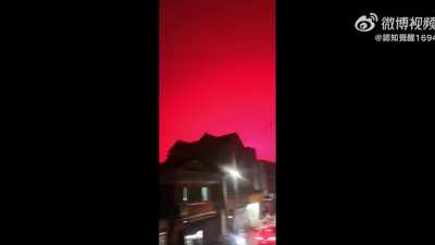 A creepy red sky appears near Shanghai now.