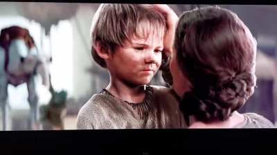 I never noticed this kid Rodian in the background of Phantom Menace hahahaha