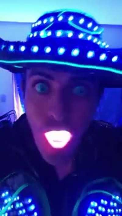 Esse video mostra o que acontece se voc&ecirc; beber todinho sem chacoalhar e depois usar Ecstasy enquanto fuma baseado