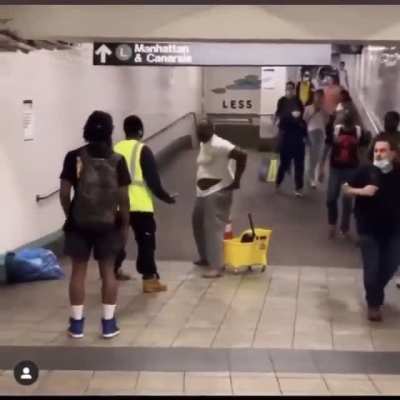 Unc wildin per usual 🤦🏾&zwj;♂️🤨 this why NY dirty as hell