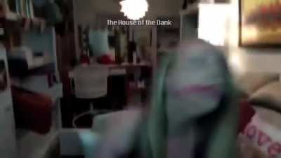 Um v&iacute;deo de JOUJOU