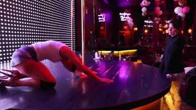 Jlo with that arch!