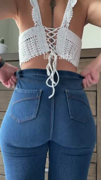 Hi daddy, here&rsquo;s my baby makin hips/ass to make ya day! [OC]