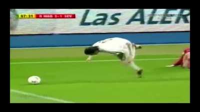 Santiago Solari is one of the most underrated players we had, playing regularly in the Gal&aacute;cticos era is something else.