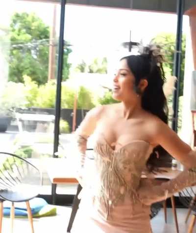 Extra Rae clips