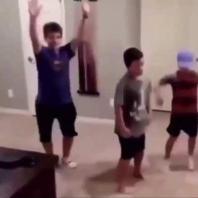 Ni&ntilde;os haciendo bailes de 🆓🔥 vs