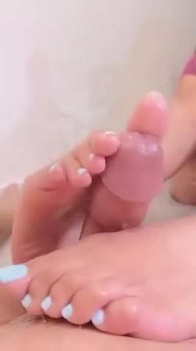 His hard dick couldn&rsquo;t resist my feet