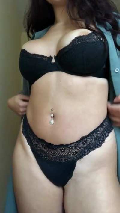 My date didn&rsquo;t show up so you guys get to see my lingerie (F19)
