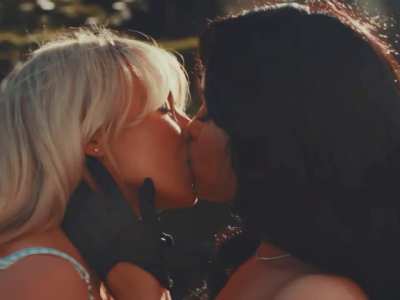 Jenna Ortega &amp;amp; Sabrina Carpenter Kiss