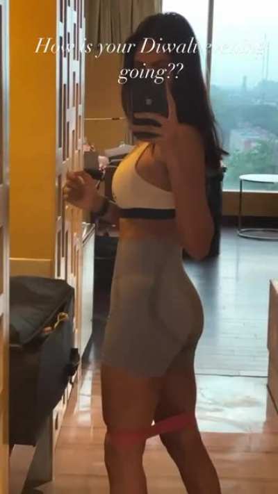 She's so hotttttt