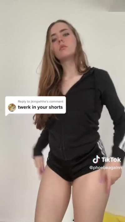 Big booty white girl 😍🍑