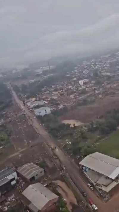 Estas são as ruínas da cidade de Estrela, a guerra nos atingiu. Vamos sobreviver e vamos nos reerguer.