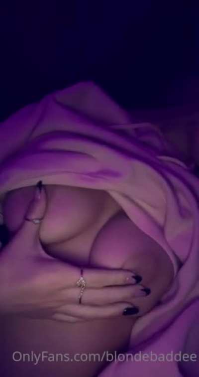 Em tits 🤤
