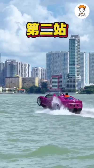 Lambo Jetcar Makes Waves at Straits Quay