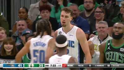 [Highlight] Franz Wagner hits the tough circus shot to make the and-one!