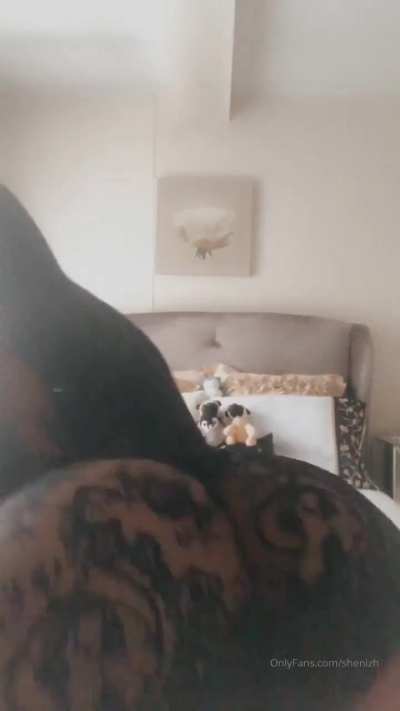 Shenizh twerking