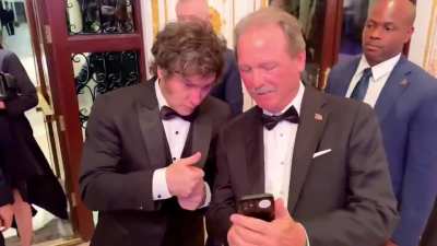 Así recibieron anoche a Javier Milei en Mar-A-Lago, Palm Beach (Florida, EE.UU), en la gala a la que fue a recibir una premiación.