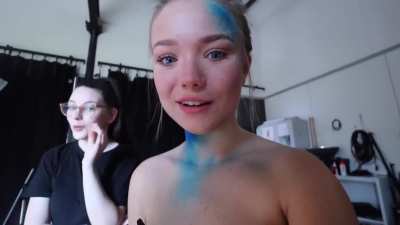 Julia Beautx halb nackt in irgendeinem Vlog beim Shooting f&uuml;r ihr Parf&uuml;m "DANCE" mit Jenloon... kein bock zu schneiden deswegen der ganze Puff in voller L&auml;nge
