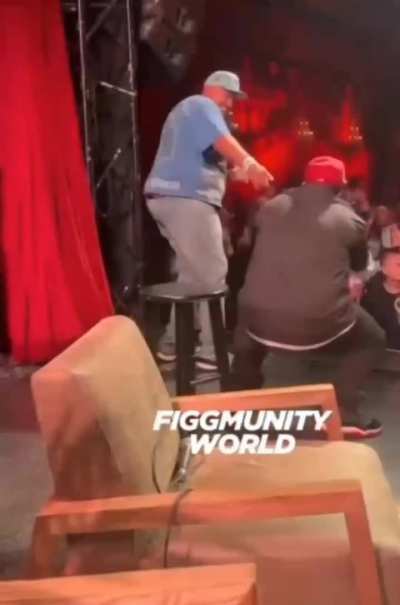 Killa flow turns to twerking for tiny🤣<wbr>🍑🍑🍑