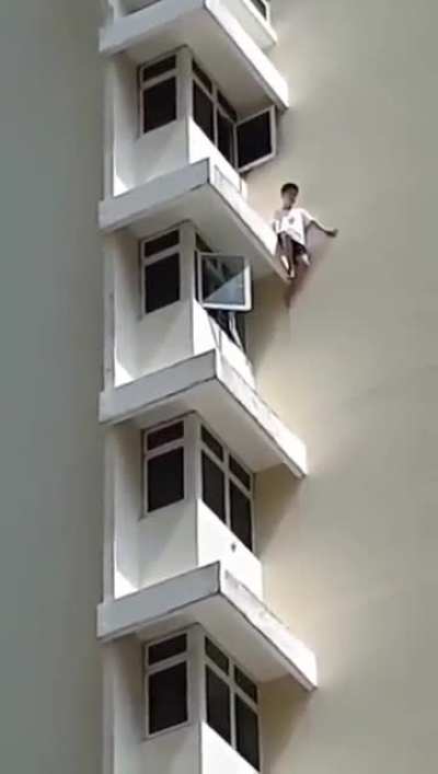 WCGW when taking selfie too far