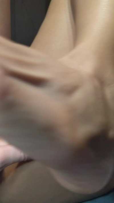 I can’t resist those curling fingers