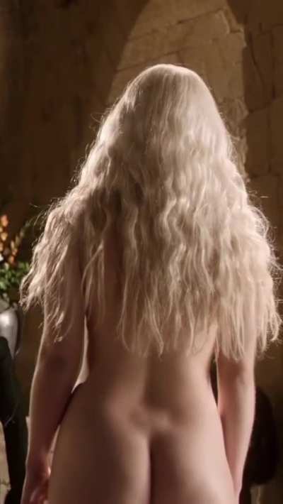 Emilia Clarke being an absolute beauty
