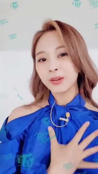 Tzuyu selca "Kura Kura" solo