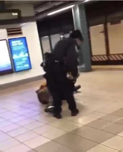 Knee of the Neck restraint.