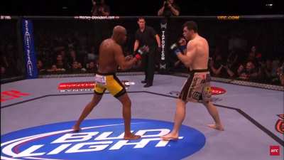 Anderson Silva styling on Forrest Griffin.
