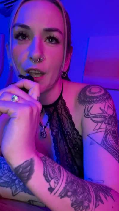 THIS ONE IS FOR ALL YOU LITTLE FART SLAVES IN MY FUCKING DM&rsquo;S I AM A STRIPPER🖕🏼💕 I WORK!!! BUT SEEN AS YOU WANTED ANOTHER COMMENT VIDEO HERE IT IS 😈💅🏻💁🏻&zwj;♀️🤷🏻&zwj;♀️🤫🍑💨 me reading your pathetic fart bitch comments 💅🏻