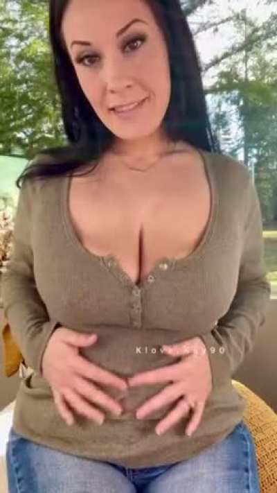 I&rsquo;m not the bra wearing type of milf
