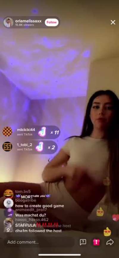 Orlamelissa accidentally flashes on TikTok live!