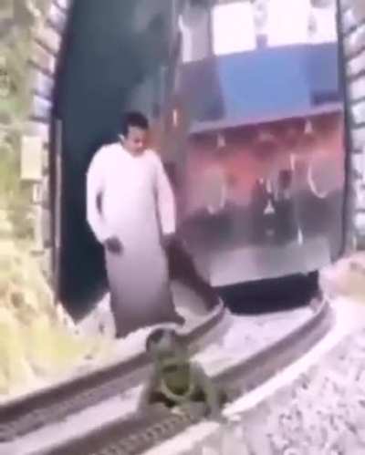 😳