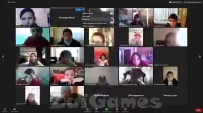 Nicholas pasándole el link de Mia khalifa a la profe.