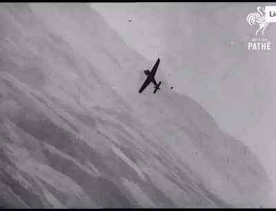 FW190 Pilot is forced to bail out (WWII, gun camera footage).
