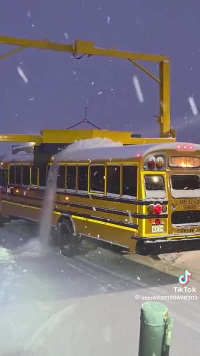 How school buses in Canada are cleaned during the winter