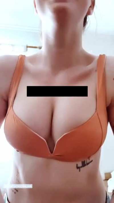 Ireland Baldwin 