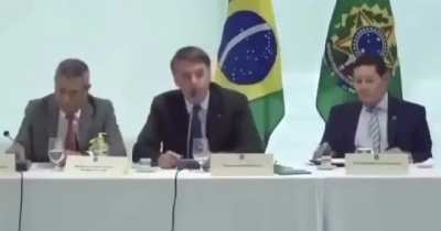 Vou jogar s&oacute; um pouco pra desestressar. Eu jogando 2 minutos depois: